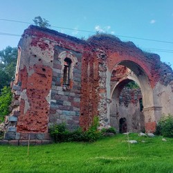 Руины Троицкой церкви (Березовец)