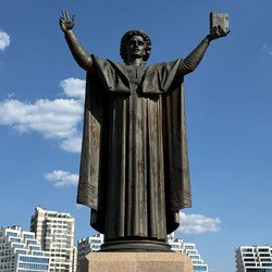 Памятник Франциску Скорине у Национальной библиотеки Беларуси (Минск)