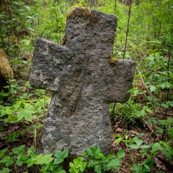 Каменные кресты у деревни Бабцы