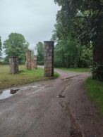 Усадьба Плятеров в Опсе. Остатки изгороди