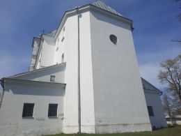Костёл Святой Троицы со стороны апсиды