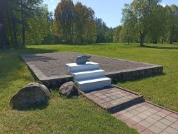 Мемориальный комплекс «Шуневка» («Проклятие фашизму»)