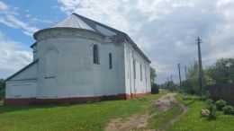 Костёл Святой Троицы со стороны апсиды