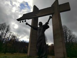 Мемориальный комплекс «Шуневка» («Проклятие фашизму»)
