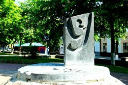 Памятник букве «Ў» в Полоцке
