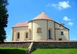 Костёл Святого Яна Крестителя со стороны апсиды