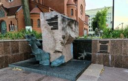 Памятник Владимиру Омельянюку в Минске