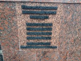 Мемориальный знак на месте гибели Владимира Омельянюка
