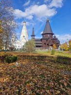 Всехсвятская церковь и деревянная Троицкая церковь