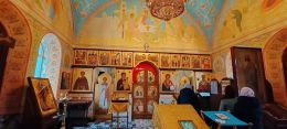 Интерьер церкви и иконостас