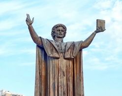 Памятник Франциску Скорине у Национальной библиотеки Беларуси в Минске