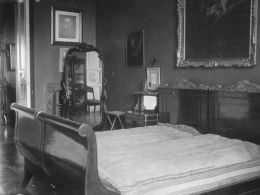Спальная комната. Фото около 1914 года.