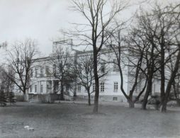 Главный (южный) фасад дворца. Фото 26 марта 1918 г.