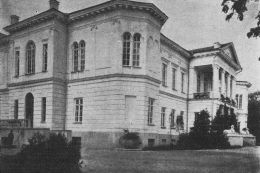 Задний (северный) фасад дворца Горваттов на фотографии около 1914 года.