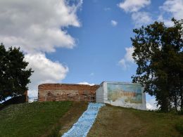 Руины Свято-Николаевской церкви в городском посёлке Корма