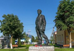 Памятник Максиму Танку в Мяделе