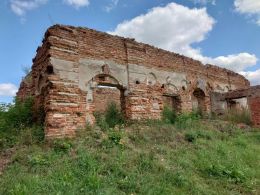 Руины Свято-Николаевской церкви в Корме