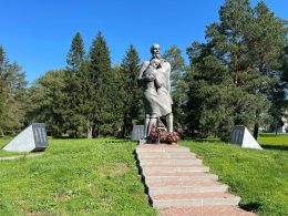 Мемориальный комплекс «Стена памяти» в Янино (Верхнедвинский район, Витебская область)