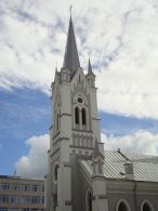 Декорированная колокольня церкви с остатками механизма старинных часов