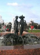 Скульптурная композиция с фонтаном «Папараць-кветка» в Молодечно