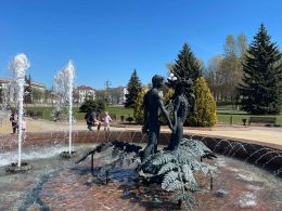 Скульптурная композиция с фонтаном «Папараць-кветка» в Молодечно