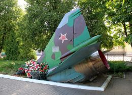 Памятник Владимиру Карвату в Арабовщине (Барановичский район)