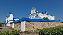 Церковь Святой Анны в Столбцах, ограда из бутового камня