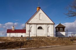 Свято-Успенская церковь в деревне Плебань
