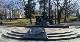 Памятник Адаму Мицкевичу в Минске, общий вид