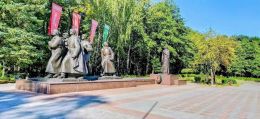Монумент в честь советской матери-патриотки в Жодино