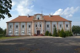 Жилой корпус монастыря, главный фасад