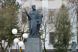 Памятник Кириллу Туровскому в Гомеле