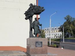 Памятник Язепу Дроздовичу в Минске
