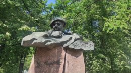 Памятник Владимиру Короткевичу в Витебске
