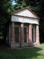 Беседка Амелии в парке