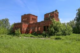 Руины Красной церкви в деревне Малые Шарипы (Горецкий район, Могилёвская область)