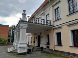 Балкон на столбах
