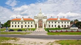 Брама и флигели Ружанского дворца Сапег