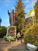 Памятник Папе Римскому Иоанну Павлу II