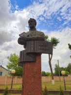Памятник Якубу Коласу в Ганцевичах