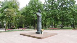 Памятник А.А. Громыко в Гомеле