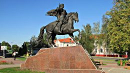 Памятник князю Всеславу Чародею в Полоцке