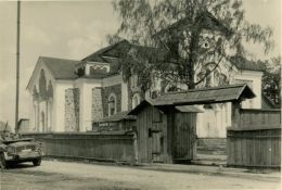 Церковь, переоборудованная советскими властями в пивоварню. Июль 1941 года