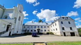 Костёл и корпус монастыря францисканцев
