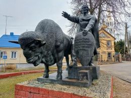 Памятник основателю Каменецкой крепости «Зодчий Олекса» в Каменце