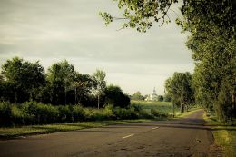 Пейзаж со Свято-Георгиевской церковью вдалеке